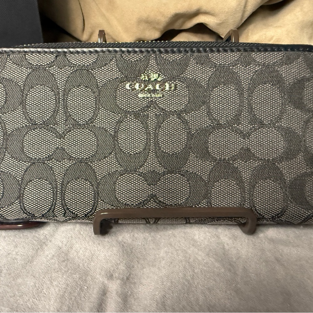 Coach Accordion Zip Wallet In Signature Jacquard